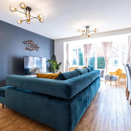 Modern And Spacious Home From Home 1 Mile From M1 - With Netflix, Prime Video, Ps5, Free Parking, Superfast Wifi, Bbq - Sleeps 11 - By Brightleap Apartments Milton Keynes Zewnętrze zdjęcie