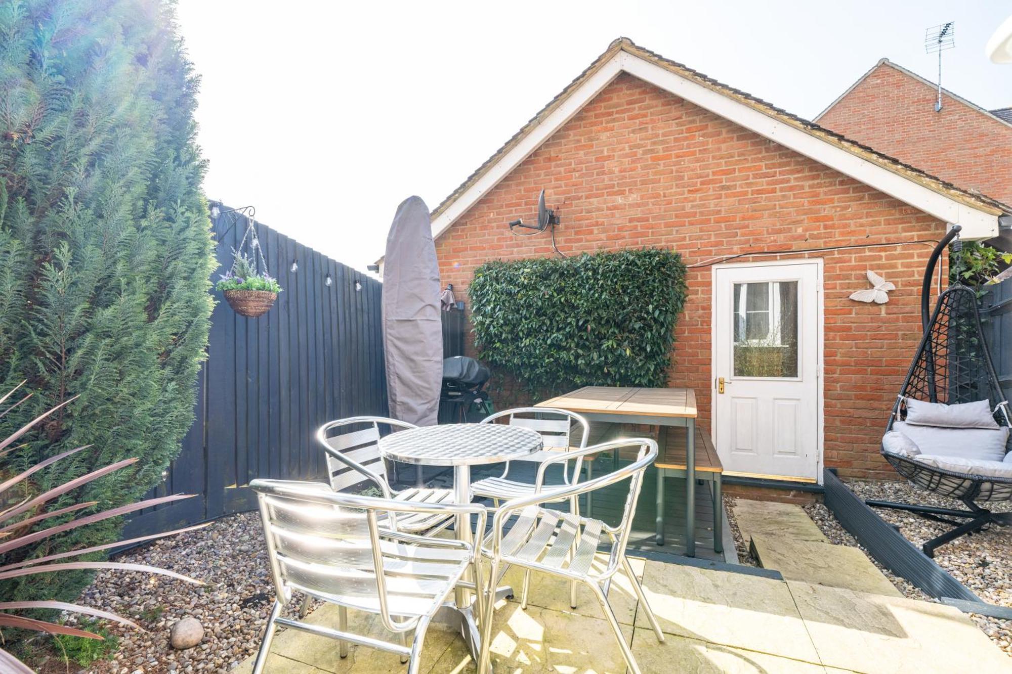 Modern And Spacious Home From Home 1 Mile From M1 - With Netflix, Prime Video, Ps5, Free Parking, Superfast Wifi, Bbq - Sleeps 11 - By Brightleap Apartments Milton Keynes Zewnętrze zdjęcie