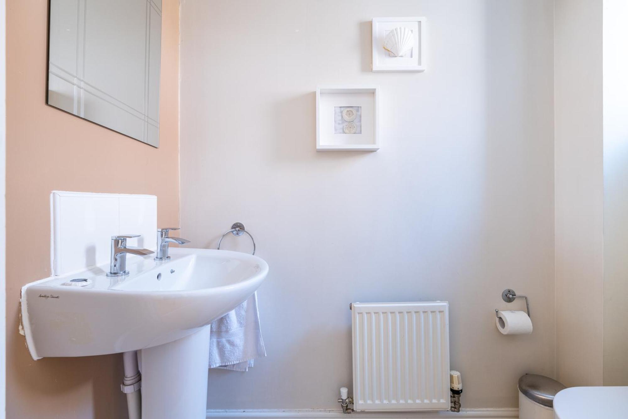 Modern And Spacious Home From Home 1 Mile From M1 - With Netflix, Prime Video, Ps5, Free Parking, Superfast Wifi, Bbq - Sleeps 11 - By Brightleap Apartments Milton Keynes Zewnętrze zdjęcie