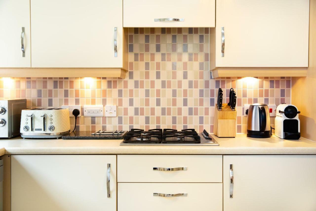 Modern And Spacious Home From Home 1 Mile From M1 - With Netflix, Prime Video, Ps5, Free Parking, Superfast Wifi, Bbq - Sleeps 11 - By Brightleap Apartments Milton Keynes Zewnętrze zdjęcie