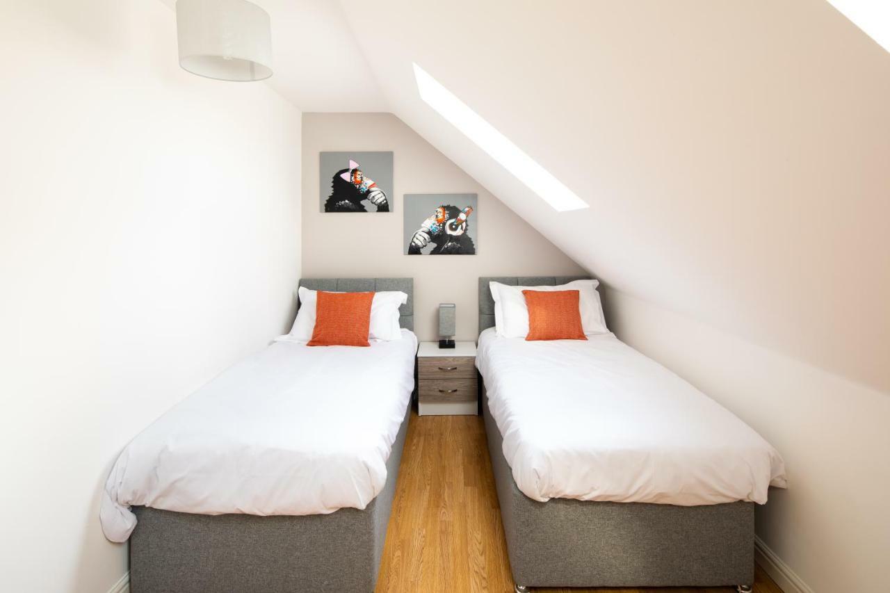 Modern And Spacious Home From Home 1 Mile From M1 - With Netflix, Prime Video, Ps5, Free Parking, Superfast Wifi, Bbq - Sleeps 11 - By Brightleap Apartments Milton Keynes Zewnętrze zdjęcie