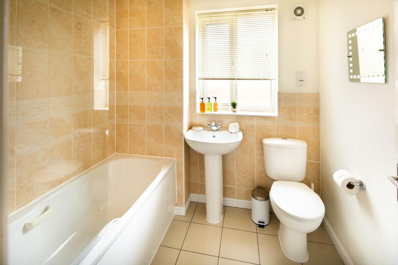 Modern And Spacious Home From Home 1 Mile From M1 - With Netflix, Prime Video, Ps5, Free Parking, Superfast Wifi, Bbq - Sleeps 11 - By Brightleap Apartments Milton Keynes Zewnętrze zdjęcie
