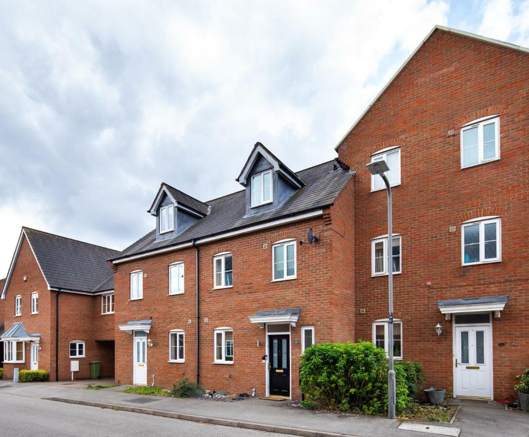 Modern And Spacious Home From Home 1 Mile From M1 - With Netflix, Prime Video, Ps5, Free Parking, Superfast Wifi, Bbq - Sleeps 11 - By Brightleap Apartments Milton Keynes Zewnętrze zdjęcie