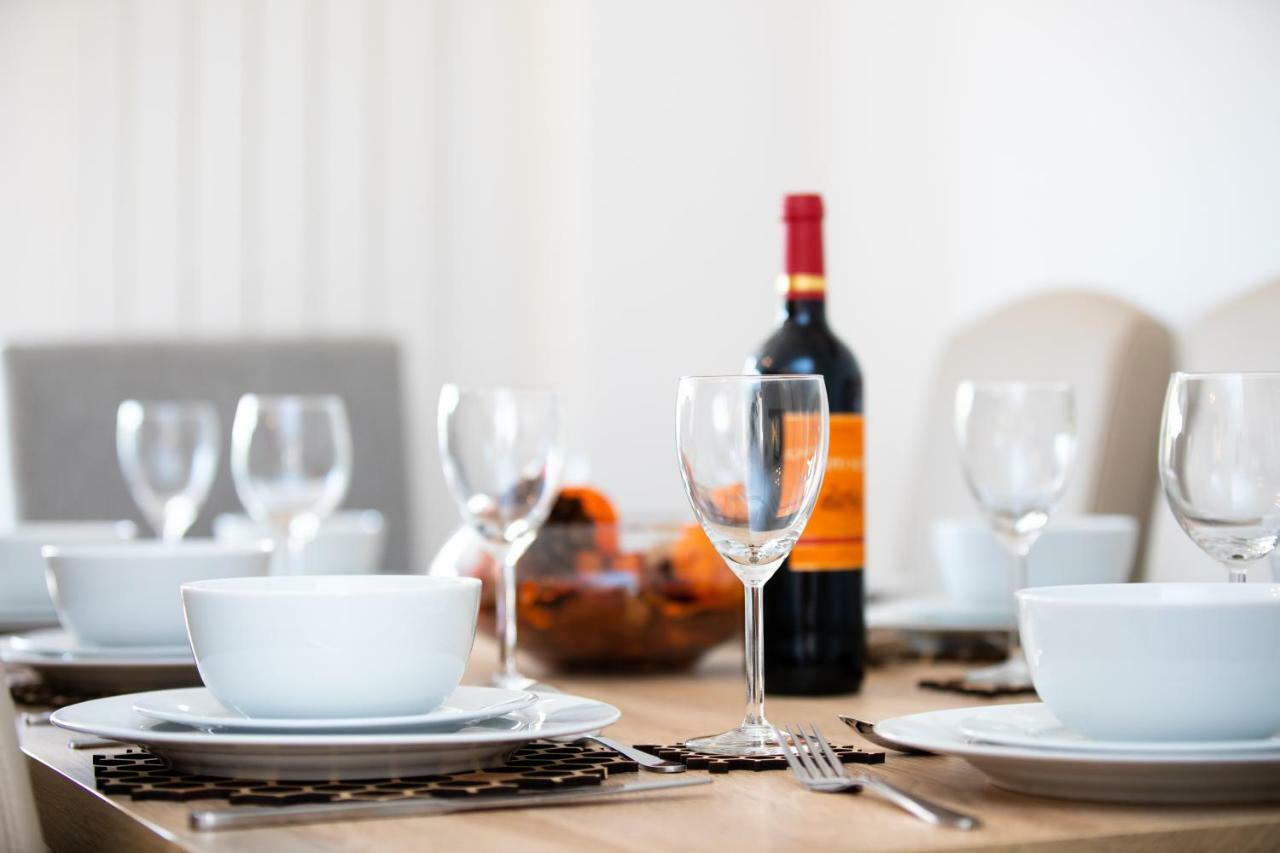Modern And Spacious Home From Home 1 Mile From M1 - With Netflix, Prime Video, Ps5, Free Parking, Superfast Wifi, Bbq - Sleeps 11 - By Brightleap Apartments Milton Keynes Zewnętrze zdjęcie