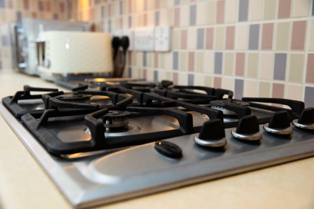 Modern And Spacious Home From Home 1 Mile From M1 - With Netflix, Prime Video, Ps5, Free Parking, Superfast Wifi, Bbq - Sleeps 11 - By Brightleap Apartments Milton Keynes Zewnętrze zdjęcie