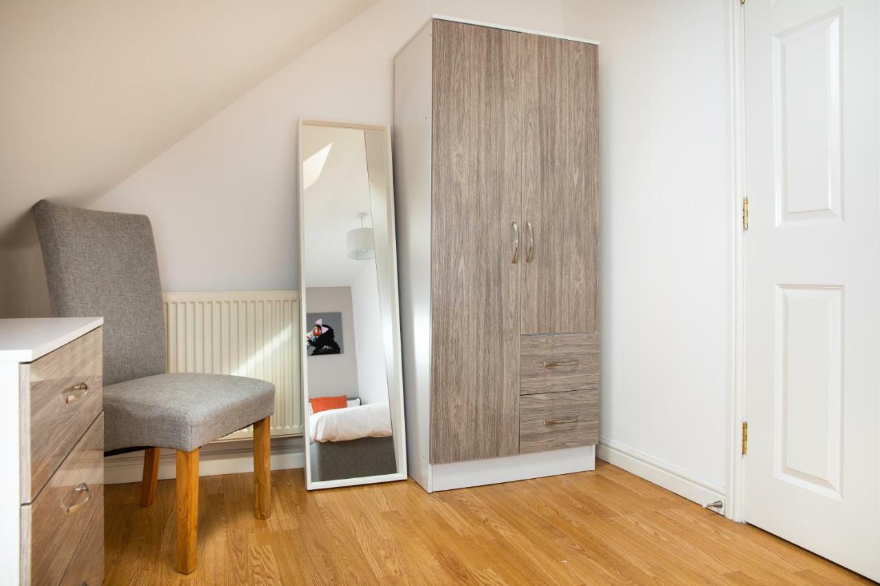 Modern And Spacious Home From Home 1 Mile From M1 - With Netflix, Prime Video, Ps5, Free Parking, Superfast Wifi, Bbq - Sleeps 11 - By Brightleap Apartments Milton Keynes Zewnętrze zdjęcie