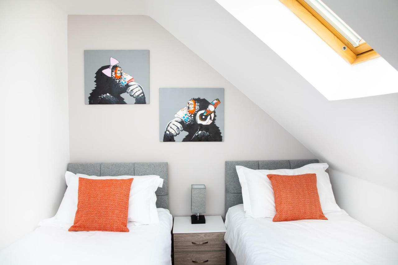 Modern And Spacious Home From Home 1 Mile From M1 - With Netflix, Prime Video, Ps5, Free Parking, Superfast Wifi, Bbq - Sleeps 11 - By Brightleap Apartments Milton Keynes Zewnętrze zdjęcie